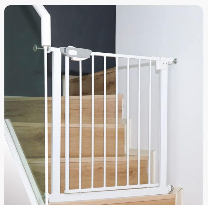 Vee Seven Easy-Install Auto Close Baby Safety Gate: Extra Tall, Wide, Durable Barrier for Stairs & Doorways - No Drilling Needed!